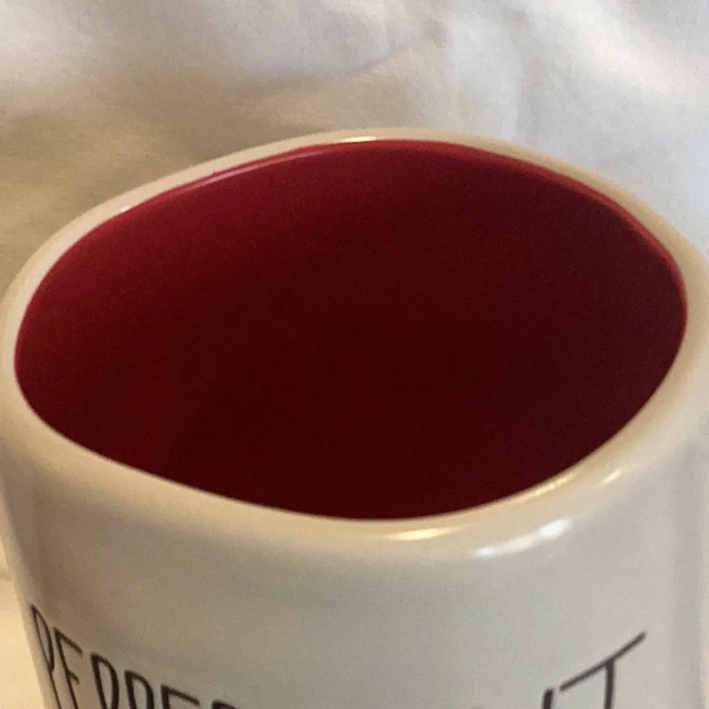EUC - Rae Dunn PEPPERMINT KISSES Mug